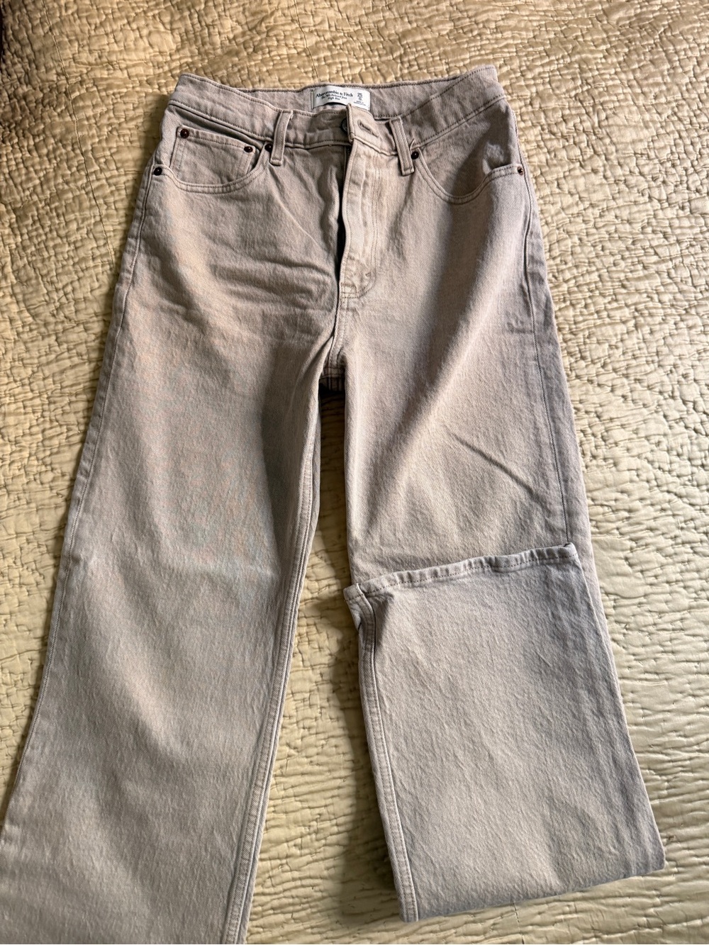 Abercrombie & Fitch Relaxed Jeans in Light Beige